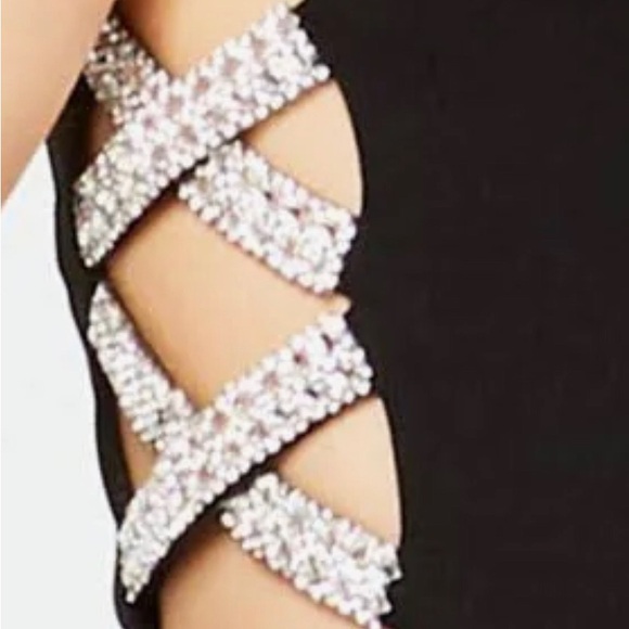 Elegant Black Evening Dress - Picture 7 of 15